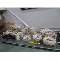 55 piece Windsor Ware dish set