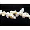 Image 2 : Free-form pearl bracelet, flower clasp