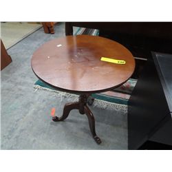 Tripod table 18" in dia. x 23" tall