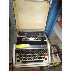 Vintage Portable typewriter - Olivetti