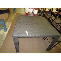 Resin patio table - Sokul brand