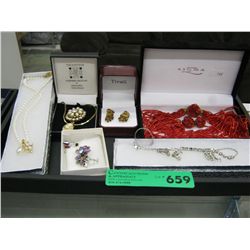 Tray of numerous costume jewelry pieces