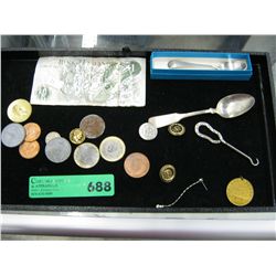 Tray of vintage and coin items