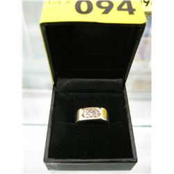 Gold ring with 9 small diamonds