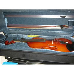 Violin in case, excellent condition