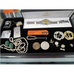Tray of assorted costume and vintage items