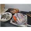 Image 1 : Six collector plates