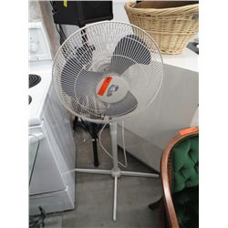 Hamilton Bay oscillating floor fan
