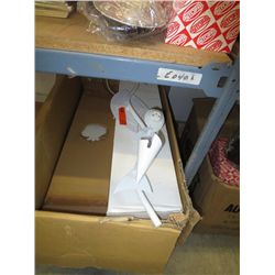 4 Vanity light fixtures - 4 bulb