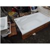 Image 1 : NEW SOAKER BATHTUB