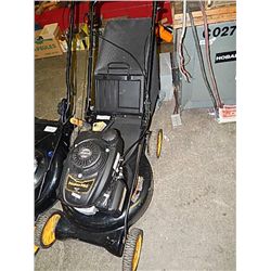 LAWMOWER - HONDA  - GAS - SELF PROPELLED - WITH BAG - SERVICED AND RUNNING