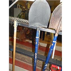 LONG HANDLE SHOVEL