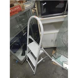 STEP LADDER - 2 STEP
