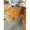 Image 1 : MAPLE SIDE TABLE WITH 1 DRAWER