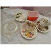 Image 1 : VINTAGE JUICER, ASSORTED TEA CUPS, VINTAGE PYREX DISH & CHINA SAUCERS - 22K GOLD ETC