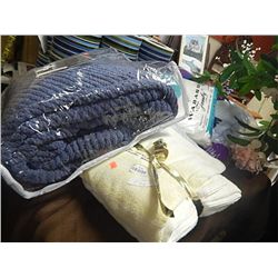 SHEETS- FITT'D COTTON - SUGAR BAGS  & 2 OTHER BLANKETS