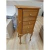 Image 2 : CLASSIC OAK JEWELERY CABINET - FLOOR MODEL - SIDE DOOR FOR NECKLACES - TOP OPENS WITH MIRROR AND 5 D