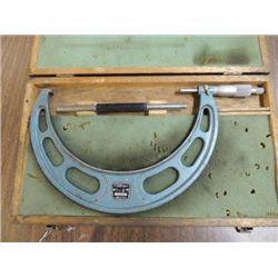 FOWLER 7 TO 8" OD MICROMETER SET & CARRYING CASE