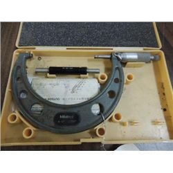 MITUTOYO 4 TO 5" OD MICROMETER SET, CARRYING CASE