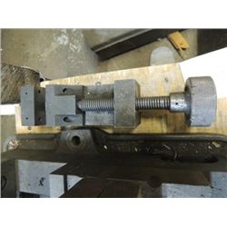 SMALL INDUSTRIAL MACHINIST SHOP VISE.