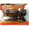 Image 1 : DOME TOP SINGER SEWING MACHINE WITH METAL KNEE CONTROL