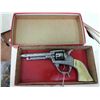 Image 3 : COLLECTION OF 27 CAP GUNS AND ACCESSORIES.