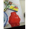 Image 2 : LOT 8 CHRISTMAS & THANKSGIVING ITEMS: TREE STAND,
