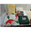 Image 1 : LOT 5 ITEMS: 1 MACHINE MADE QUILT, 3 TABLE CLOTHS