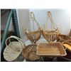Image 2 : LOT 15 VARIOUS WOOD WOVEN BASKETS & 2 PLANT HANGER
