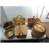 Image 2 : LOT 6 VINTAGE WOOD WOVEN PICNIC & HAND BASKETS
