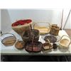 Image 1 : LOT 14 REED & WOOD WOVEN HAND BASKKETS