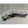 Image 2 : VINTAGE NYLINT PRESS METAL CAB & TANKER TRAILER