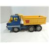 Image 1 : VINTAGE PRESS METAL DUMP TRUCK & HYDRAULIC LIFT