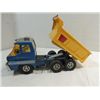 Image 2 : VINTAGE PRESS METAL DUMP TRUCK & HYDRAULIC LIFT