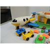 Image 4 : 1980 FISHER-PRICE AIRPORT STATION, 2 JETS, PEOPLE