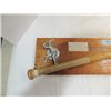 Image 2 : VINTAGE 1983 BASEBALL BAT & SOFTBALL ON PLAQUE WIT