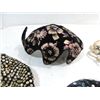 Image 2 : LOT 5 VINTAGE LADYS HATS: FLAPPER WITH RHINESTONES