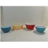 Image 1 : LOT 4 VINTAGE PYREX MIXING & CASSAROLE BOWLS