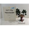 Image 1 : DEPARTMENT 56 DECORATIVE TREETOP TREE HOUSE SET