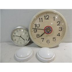 LOT 4 BATTERY OPERATED ITEMS: (2) WALL CLOCKS & 2