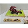 Image 3 : LOT 7 VINTAGE CHILDS TOYS: F-100 PLASTIC MODEL,