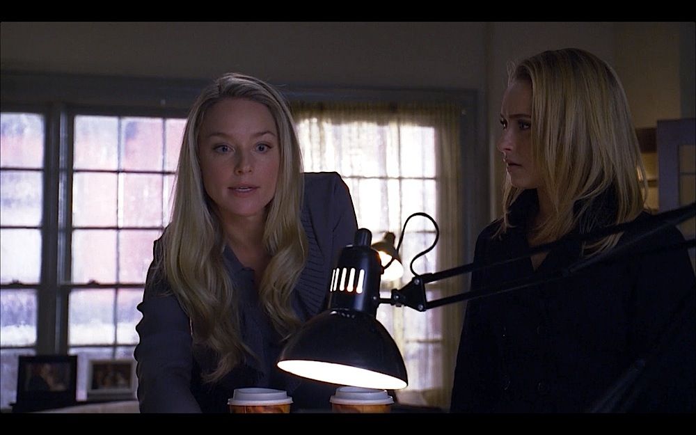 Heroes (TV) - Lauren's Outfit (Elisabeth Rohm)