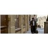 Image 5 : International, The - Louis Salinger's Trench Coat (Clive Owen)
