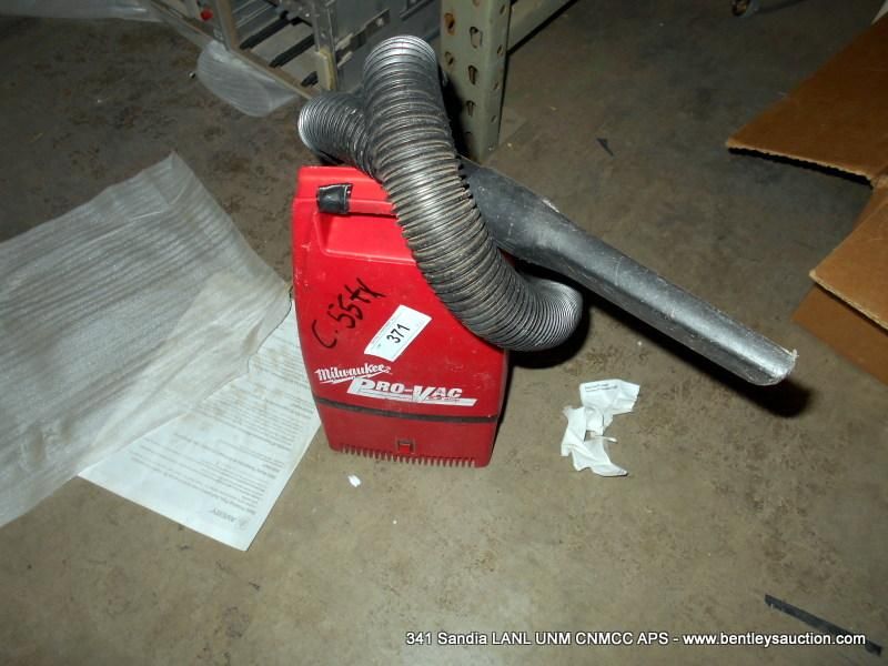 MILWAUKEE PRO VAC VACUUM CLEANER
