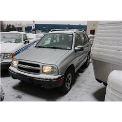 2002 CHEVROLET TRACKER, 4DR, GREY, VIN # 2CNBJ13C726902006