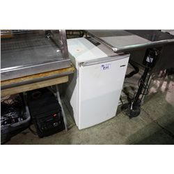 DANBY WHITE BAR FRIDGE