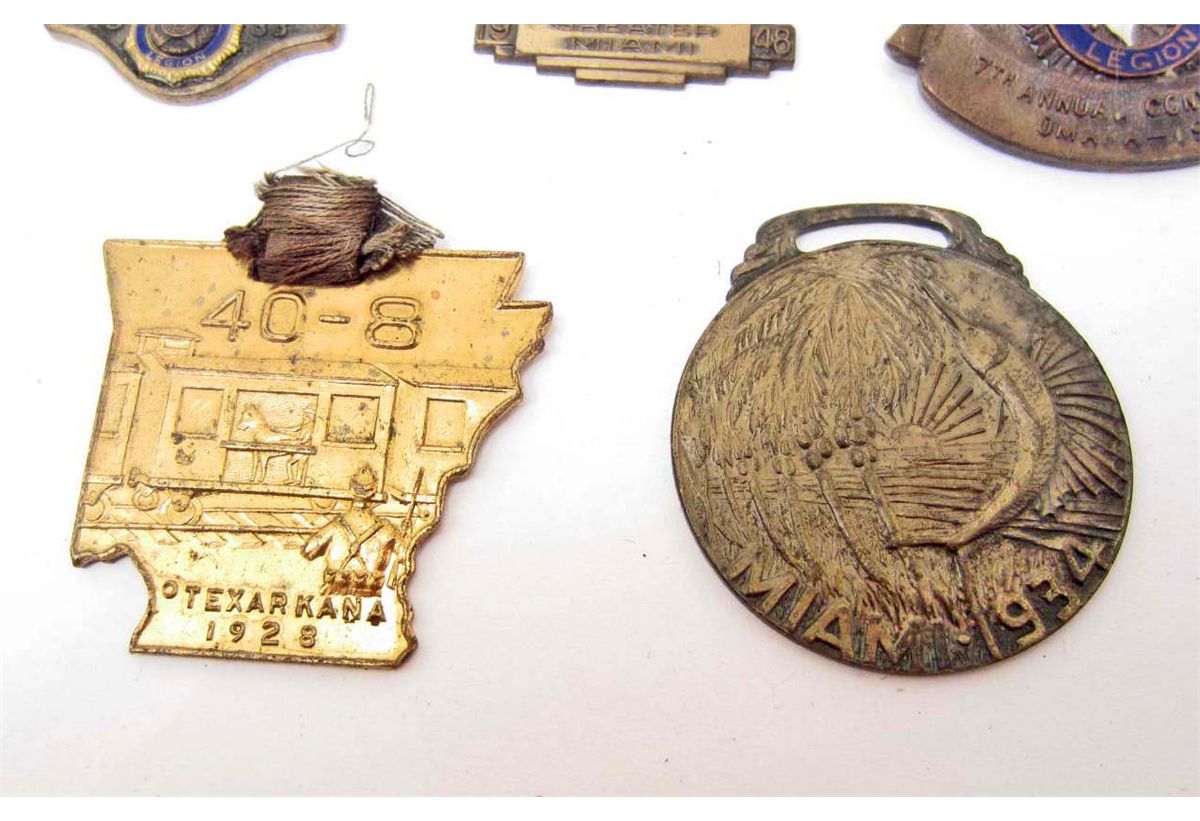 LOT OF 5 WW2 ERA VFW FOREIGN WAR VETRANS MEDALS