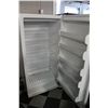 Image 2 : FRIDGEDAIRE SINGLE DOOR UPRIGHT REFRIGERATER
