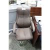 Image 1 : BROWN LEATHER EXECUTIVE CHAIR