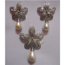 Diamond 2.32 Ctw ,Pearl  20.09 Ctw and 92.5 Silver 21.69g Pendant and Earring Set